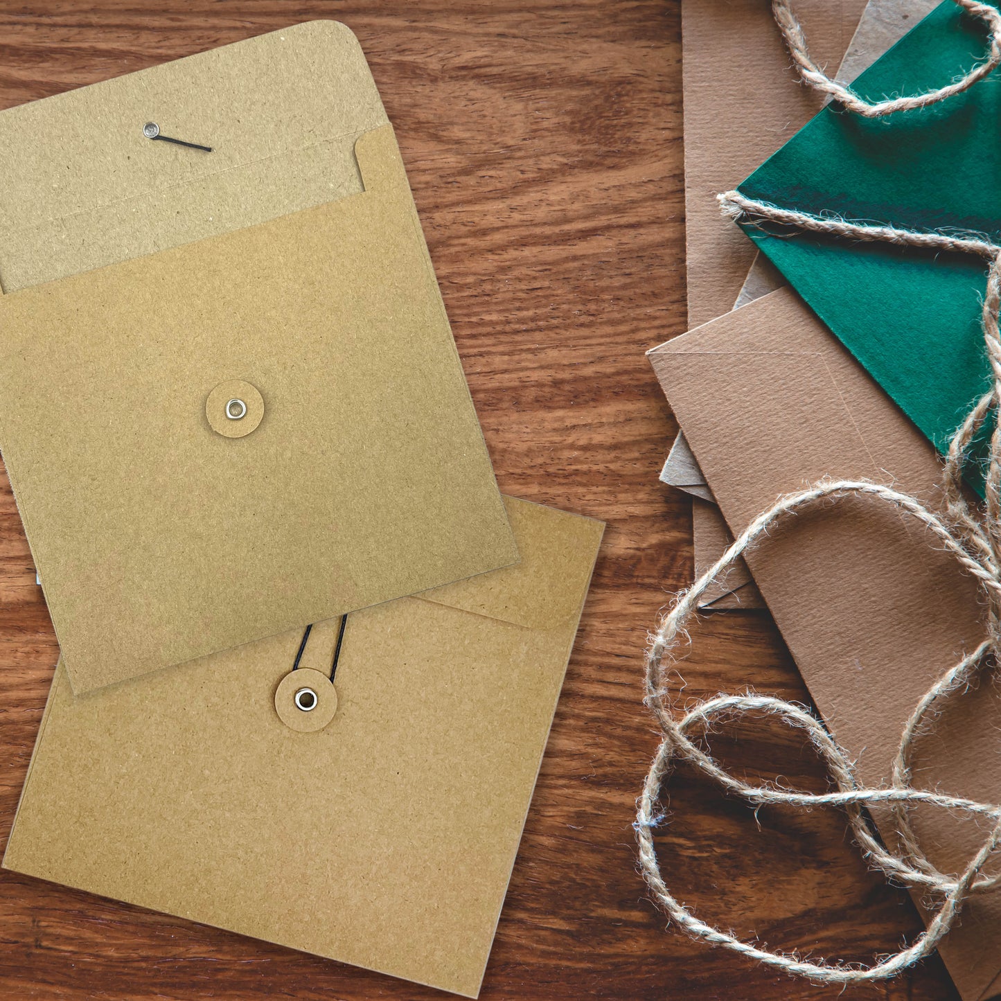 Desecraft 250gsm 30Pcs 6"x6" Square Small Kraft Paper Business Cute Vintage Envelopes Button and String Tie Closure Clasp
